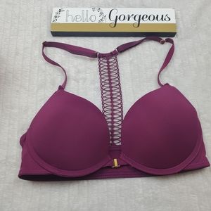 Daisy Fuentes 34 C bra